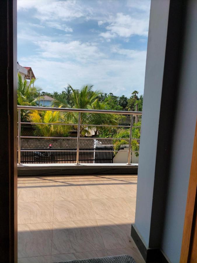 Hotel Sun Blue 乌普韦利 外观 照片